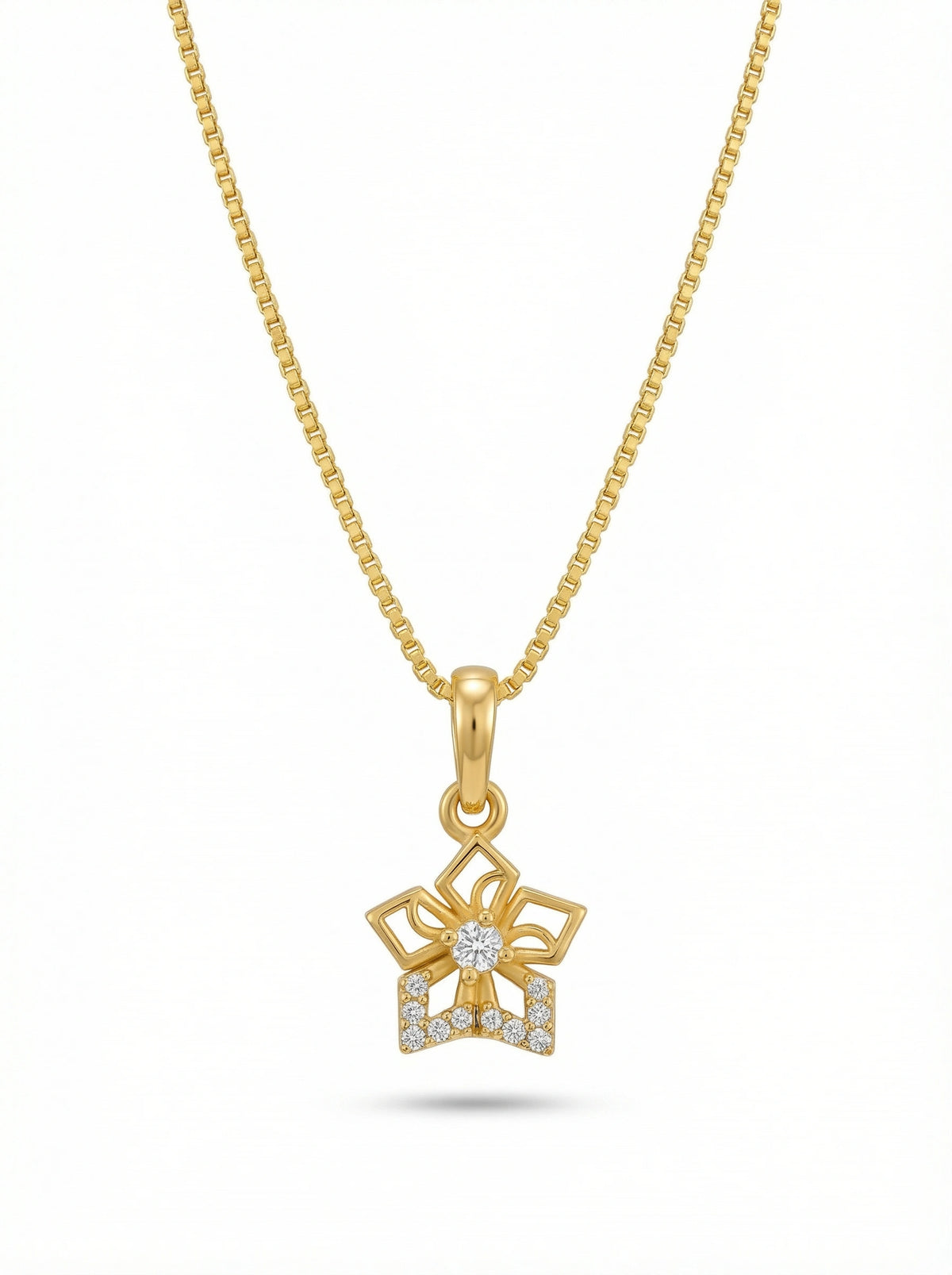 18k Gold plated necklace with a star-shaped pendant on a white background