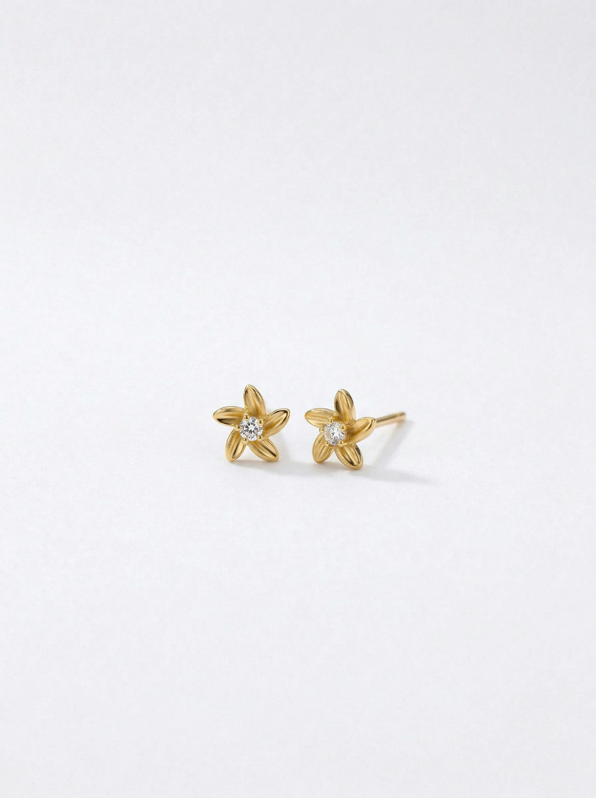 18k Gold plated star-shaped earrings on a white background